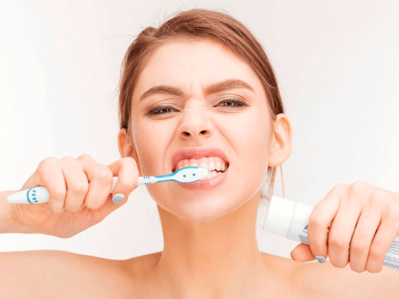 7 Lỗi sai thường gặp trong chăm sóc răng miệng có thể gây hại men răng