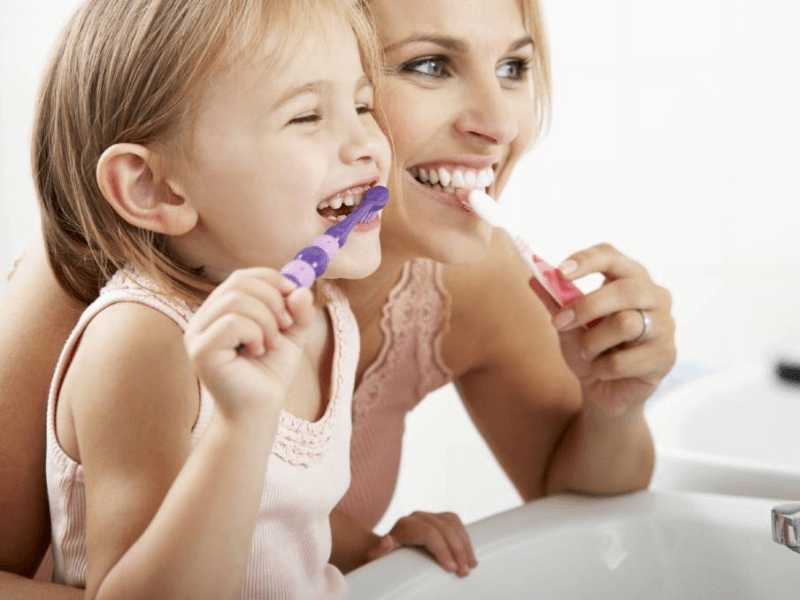 Bố mẹ cần làm gì để phòng ngừa sâu răng cho trẻ nhỏ? 5 Cách phòng sâu răng cho bé an toàn