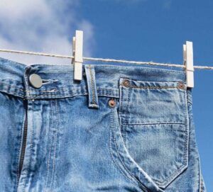 7 Mẹo hay giặt quần áo không bị bay màu, giữ được độ bền lâu