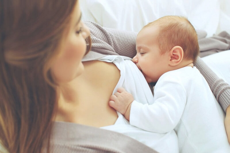 Mẹo chăm sóc trẻ sơ sinh dưới 6 tháng tuổi ngoan ngoãn, khỏe mạnh