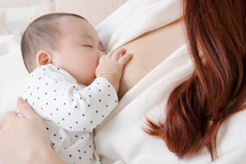 Mẹo chăm sóc trẻ sơ sinh dưới 6 tháng tuổi ngoan ngoãn, khỏe mạnh