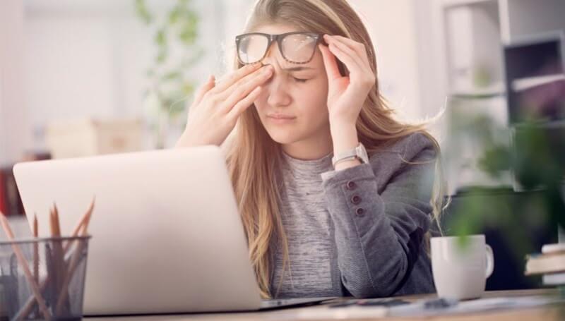 Bật mí 5 cách giảm mỏi mắt khi dùng máy tính dành cho dân văn phòng