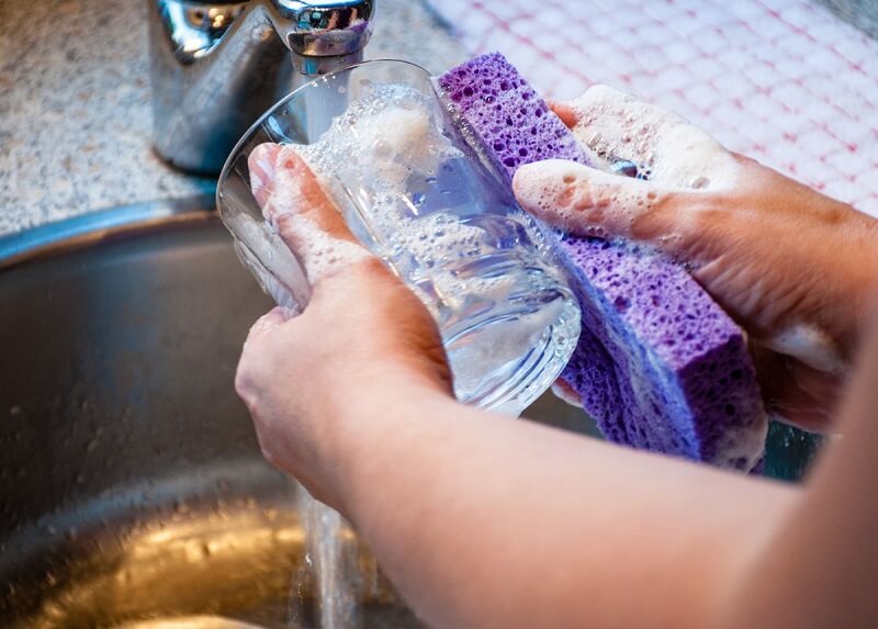 7 Sai lầm khi rửa bát gây ảnh hưởng đến sức khỏe nghiêm trọng nhiều người nên tránh