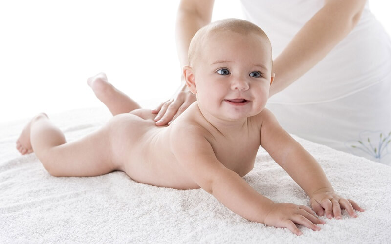 Da bé có cần dưỡng ẩm hay không? Hướng dẫn mẹ cách dưỡng ẩm cho trẻ sơ sinh an toàn, hiệu quả