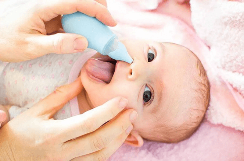Trẻ bị nghẹt mũi phải làm sao? Cách trị nghẹt mũi cho trẻ sơ sinh tại nhà an toàn